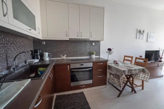 5584fc23 56e5 46eb 8af1 bf1ea705e54d