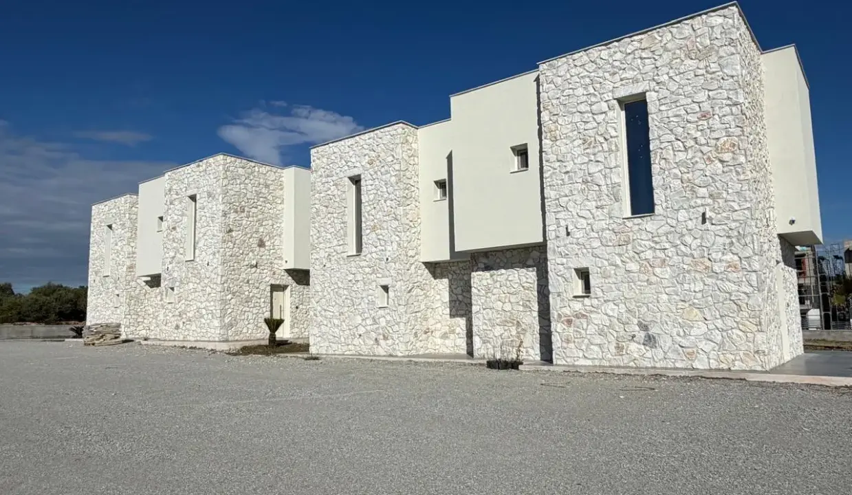 60c78174-cd7b-425d-ab9c-a8b978d61ad2