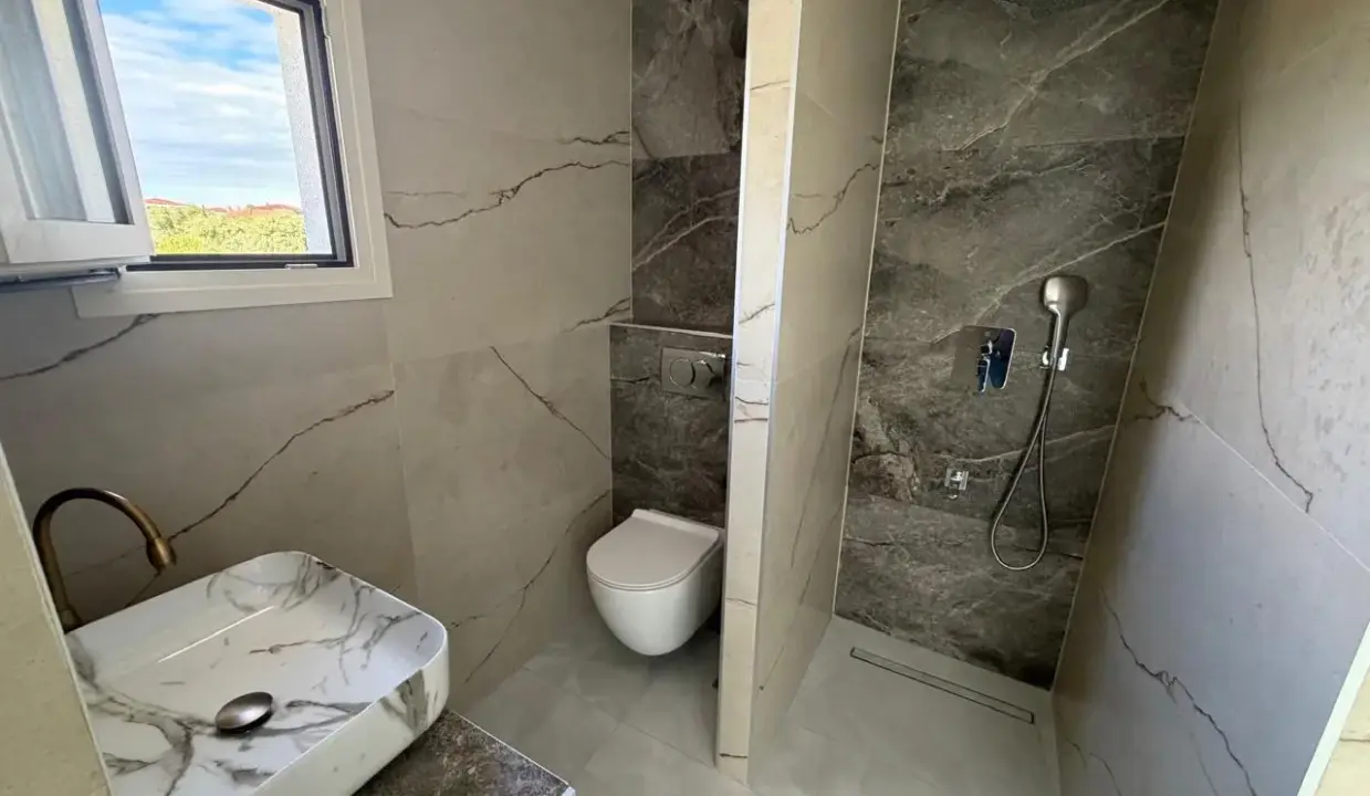 f1299a51-ed08-4c5b-9197-41852188a8ff