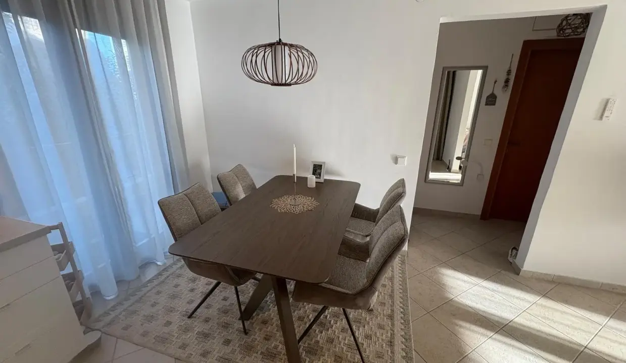 ff976684-d26b-4d84-ac8d-74cb0693a5d1