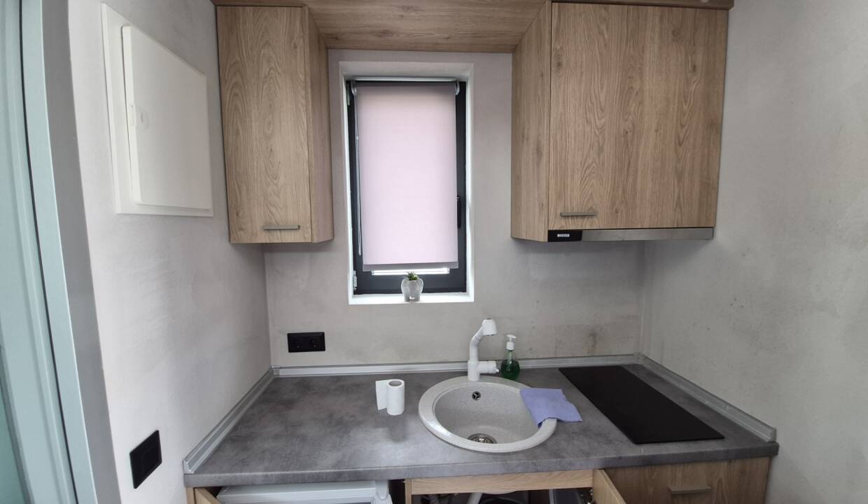 f0093ada-255a-40a3-a67f-31b9beb9b80e