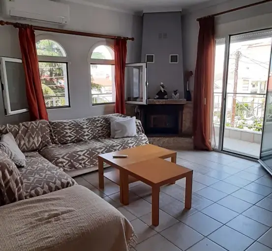 318056352 1600x1200.jpg