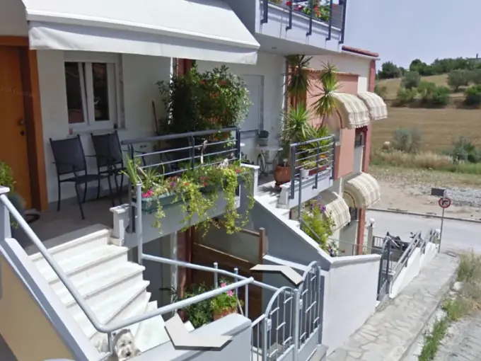 330503475 1600x1200.jpg