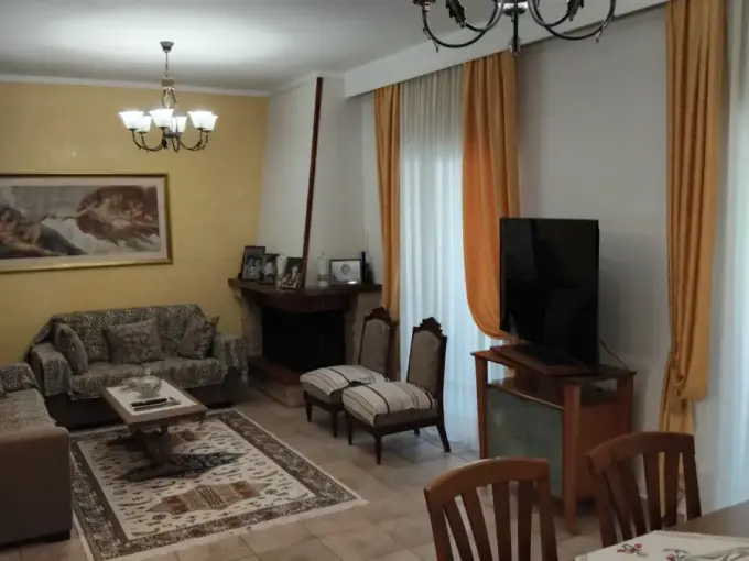 345042239 1600x1200.jpg